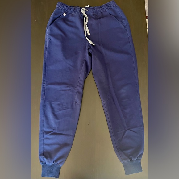 Men’s Medium Figs Navy Jogger scrubs - Picture 1 of 3